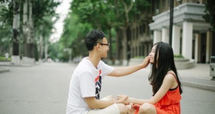 如何让骄傲的女孩成功挽回失去的男友（15个实用技巧帮你重新赢得他的心）  第1张