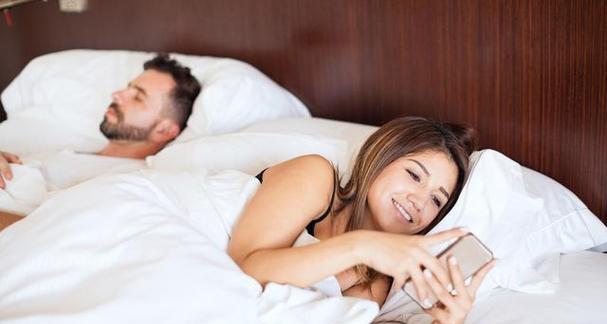 女人如何避免自己男人出轨？有效策略有哪些？  第1张