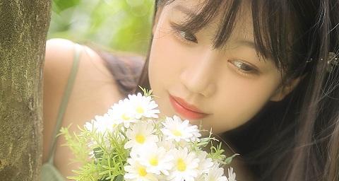 如何处理女友与别人玩暧昧（分手还是谈心）  第1张
