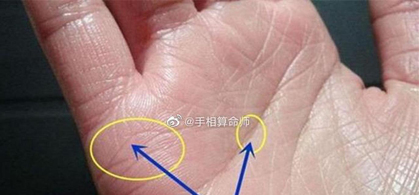 感情线分叉是什么意思？如何解读手相中的感情线分叉？  第3张