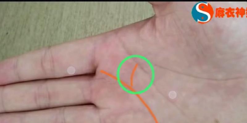 感情线分叉是什么意思？如何解读手相中的感情线分叉？  第2张