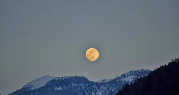 寂寞的夜你在思念谁？如何缓解深夜的思念之情？  第2张