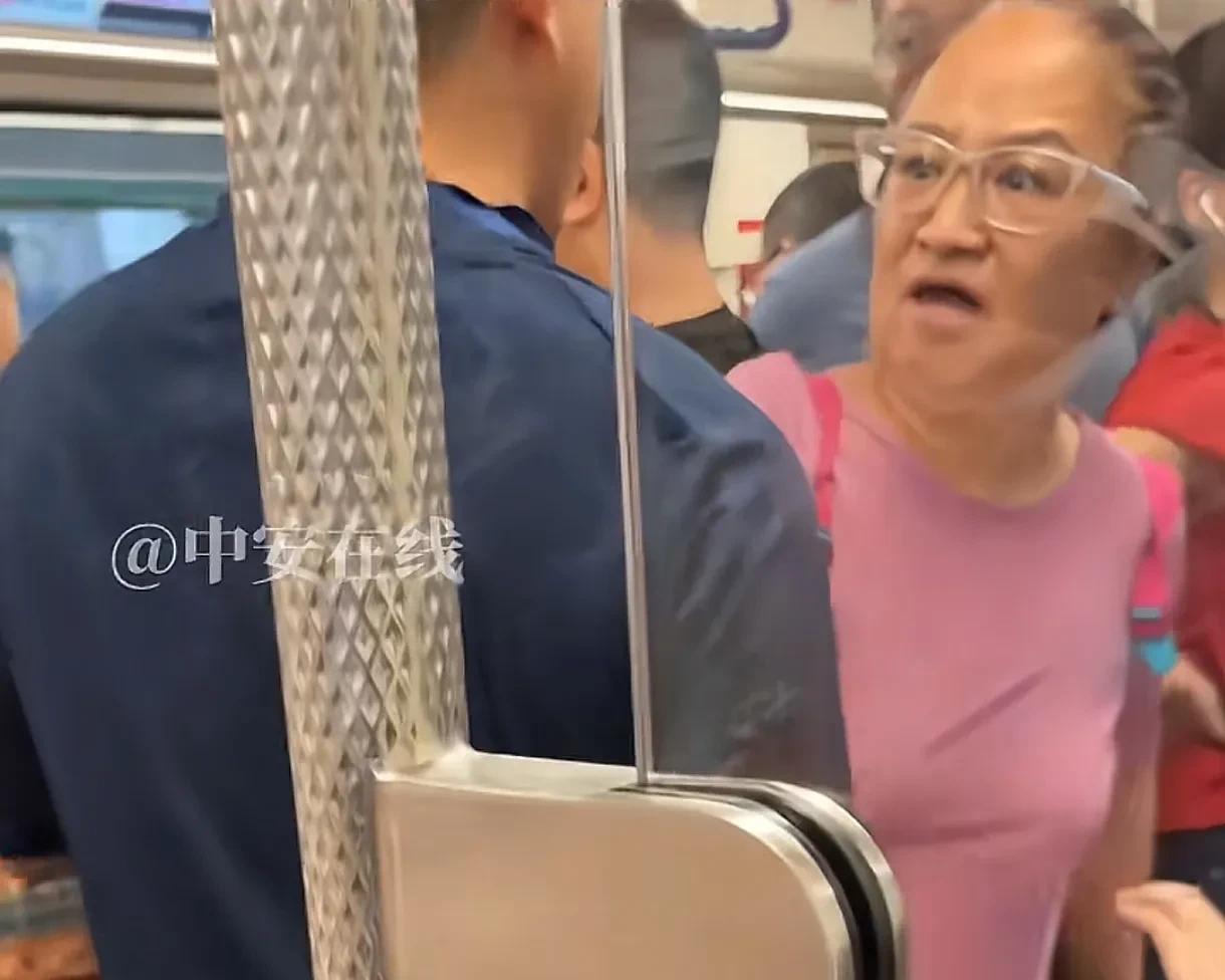 深圳地铁一老人带孩子强行占座致冲突，网友全网找人，警方介入  第7张