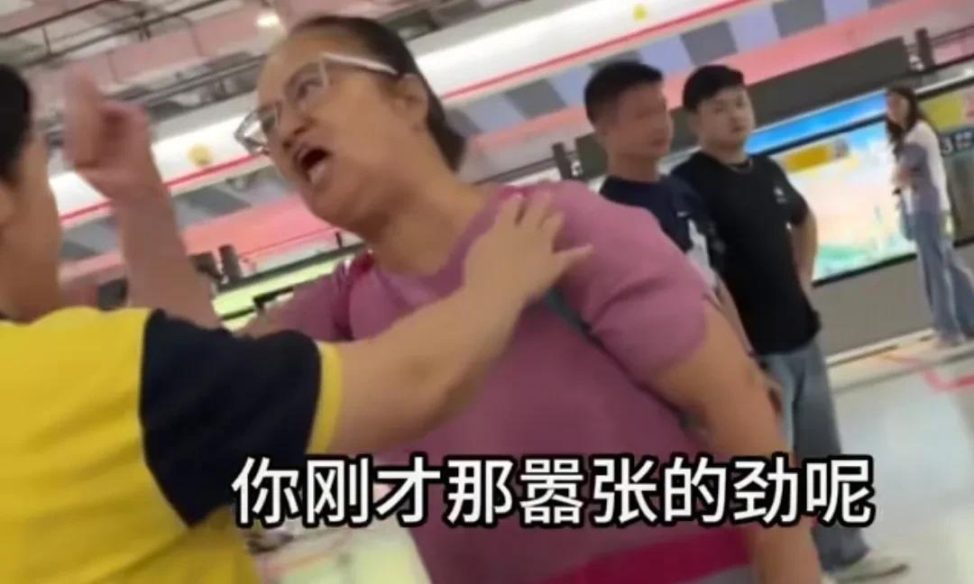 深圳地铁一老人带孩子强行占座致冲突，网友全网找人，警方介入  第9张