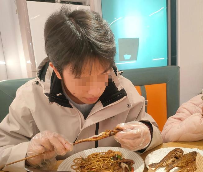 湖南初中生撞墙：家长开始维权，提出四点质疑，同学替学校发声  第10张