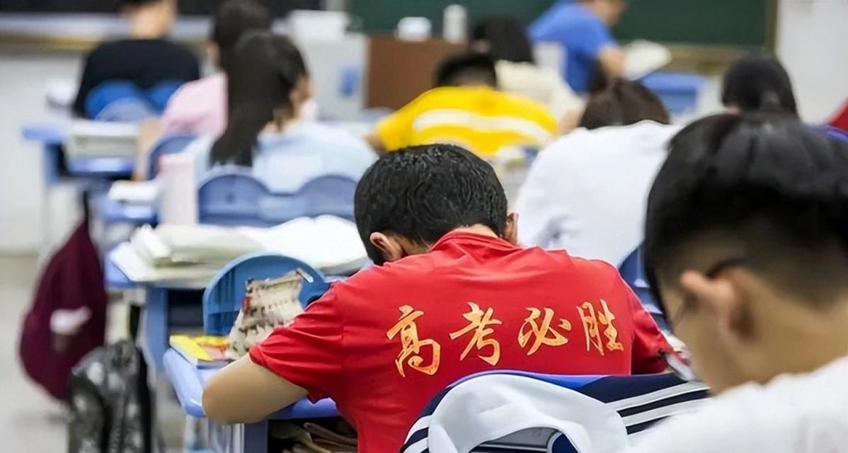 “不录取又何必羞辱我”！女孩被云南大学3字劝退，瞬间破防崩溃  第2张