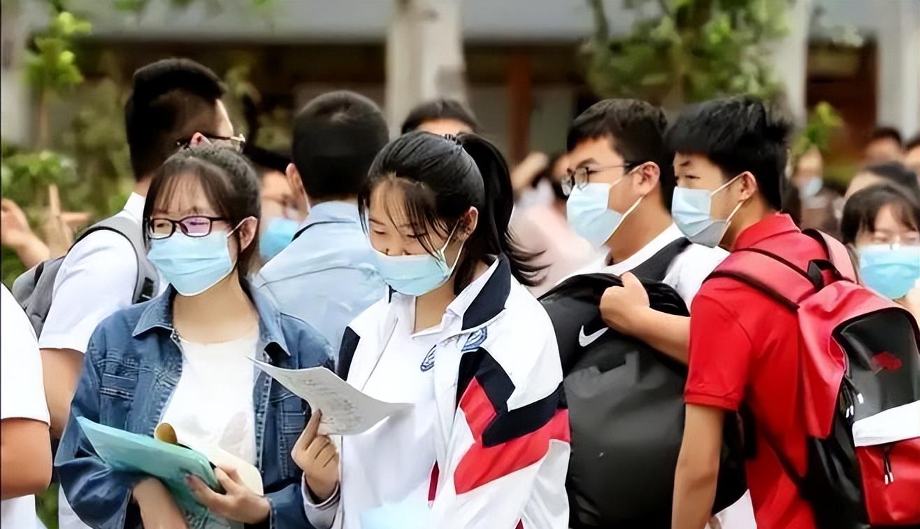 “不录取又何必羞辱我”！女孩被云南大学3字劝退，瞬间破防崩溃  第21张