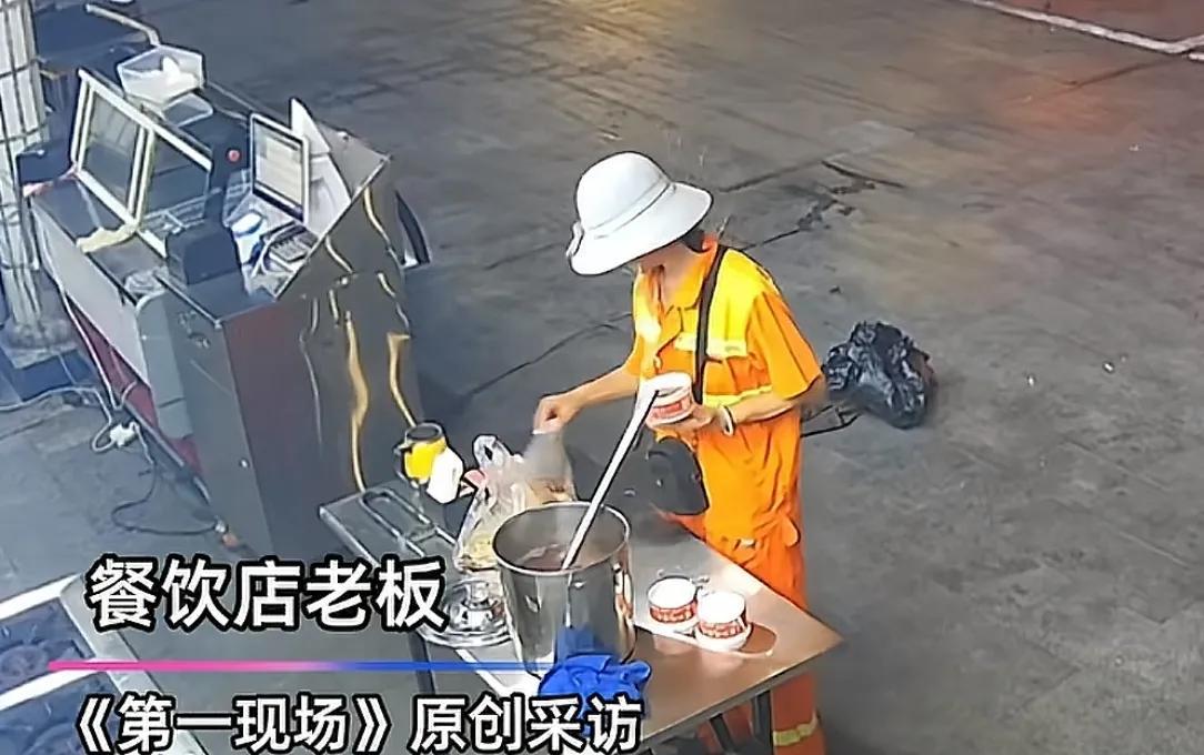 环卫工喝免费饮品后顺手拿走客人鸭货！还称"知道你人好拿了没事"  第3张