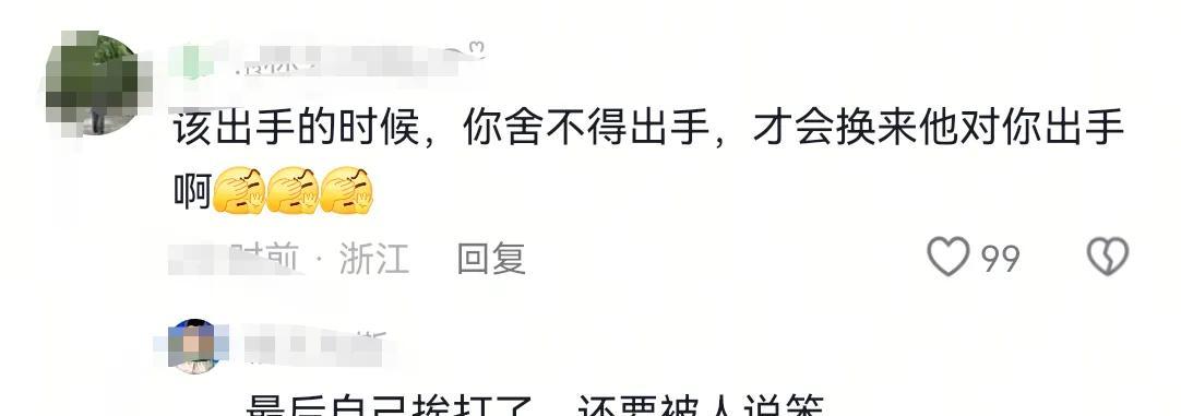 大逆不道！男孩买玩具遭拒后对妈妈动起手！围观路人根本劝不住  第6张