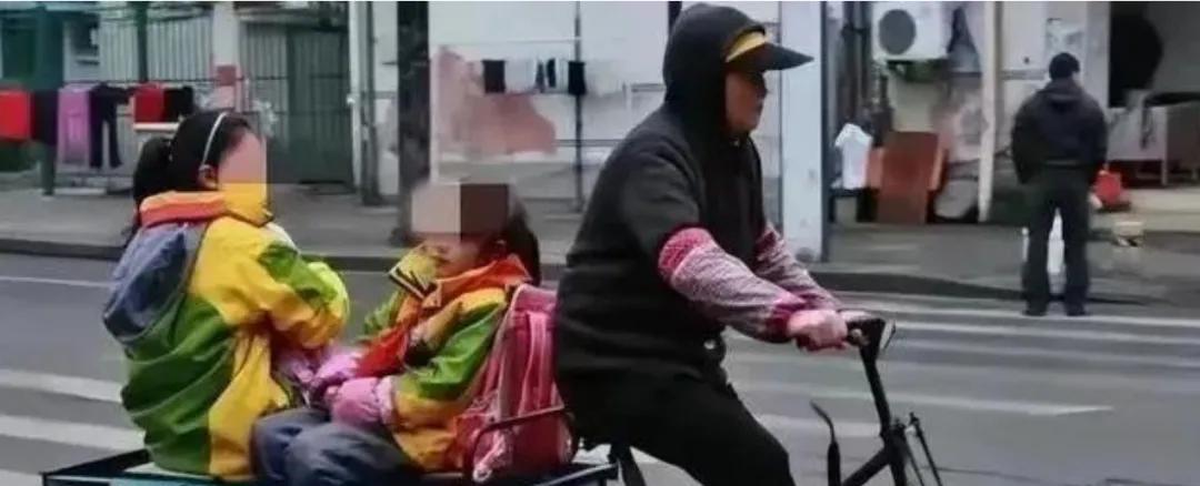 “老头乐”被禁后，新型接娃方式出现！网友：这4种，不查不扣  第3张
