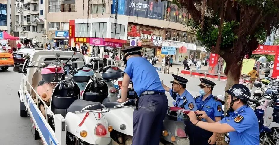 8月1日起，电动车、摩托车、三轮车上路“3禁2必须”，处罚明确  第6张