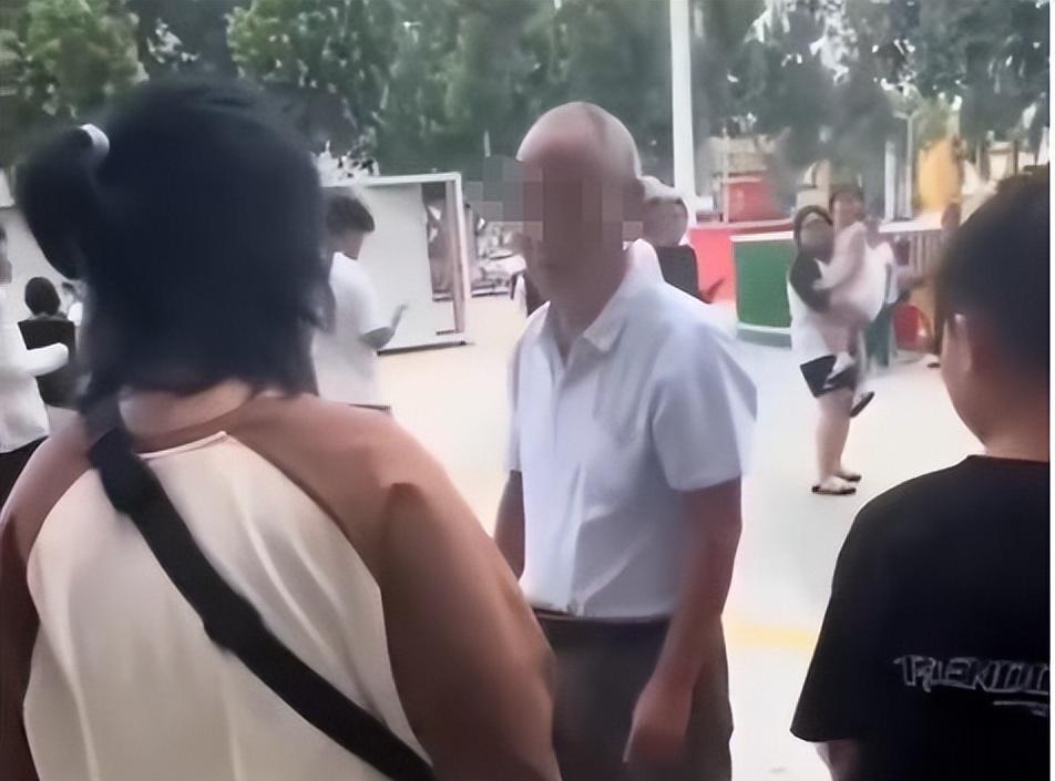 污蔑大爷骚扰女生社死！狰狞嘴脸曝光，网友讨伐，被曝目的不简单  第12张