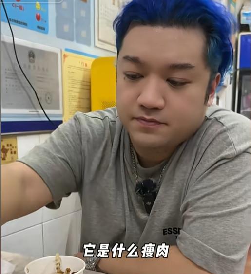 杨紫“弟弟”打卡武汉苍蝇馆，全程黑脸差评连连，网友：故意报复  第13张