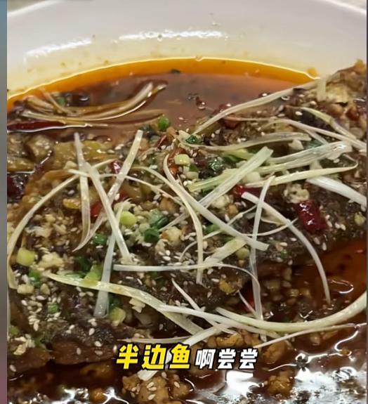 杨紫“弟弟”打卡武汉苍蝇馆，全程黑脸差评连连，网友：故意报复  第17张