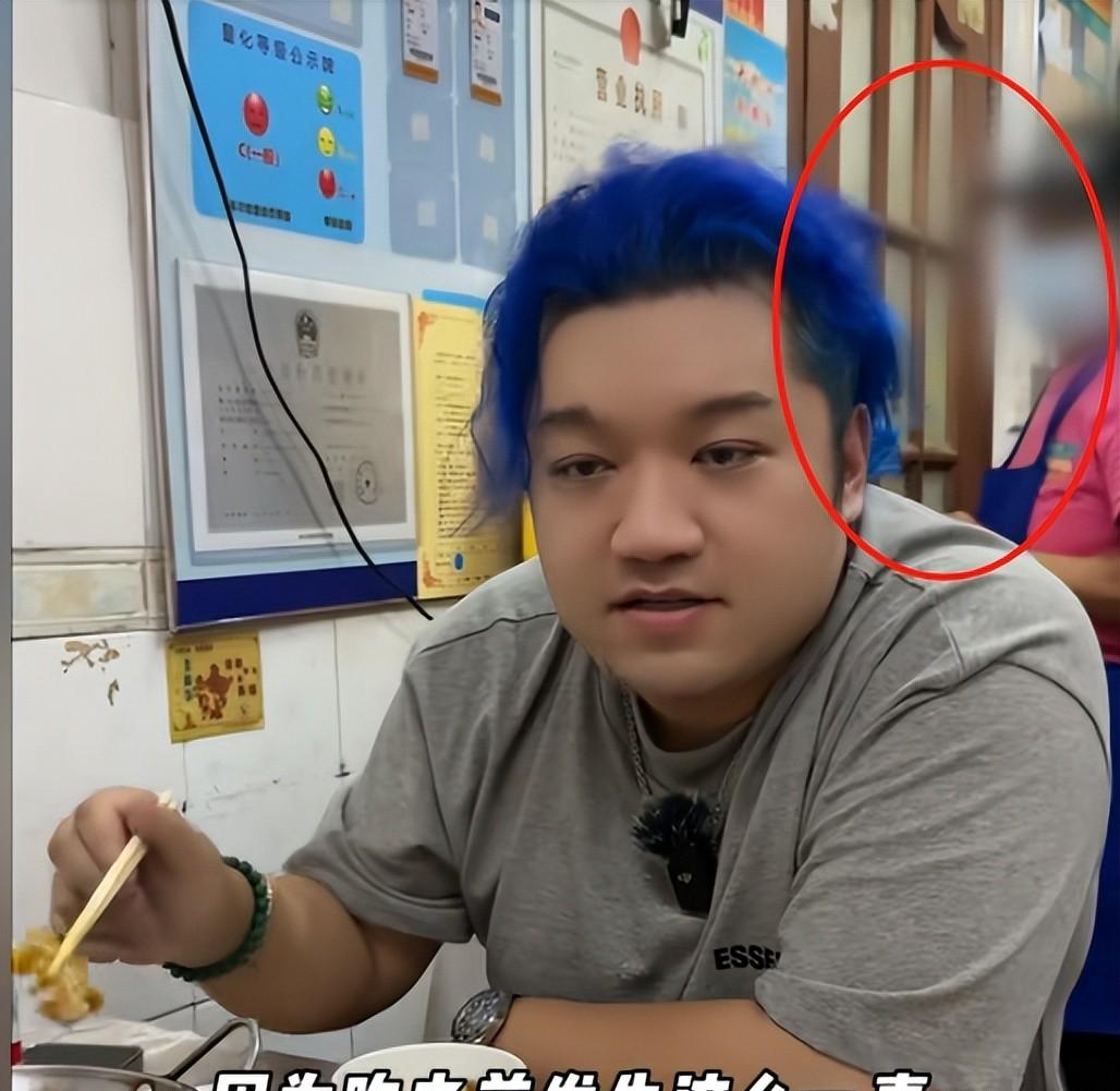 杨紫“弟弟”打卡武汉苍蝇馆，全程黑脸差评连连，网友：故意报复  第19张