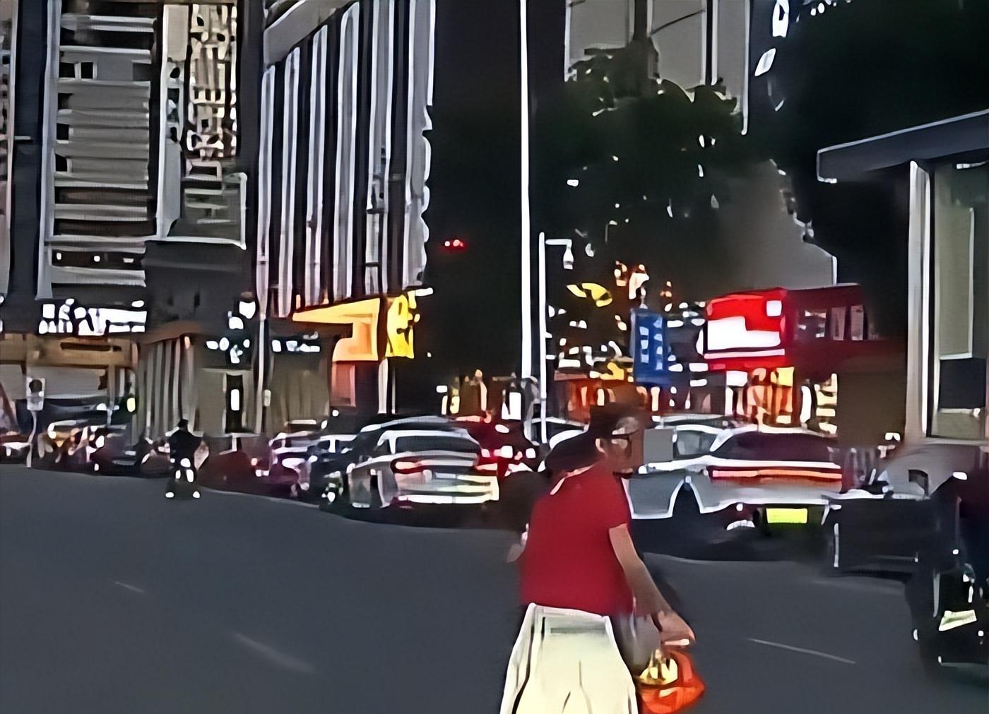 大妈要求让座被拒，出手打伤女乘客，当事人发声，家属拒不道歉  第2张
