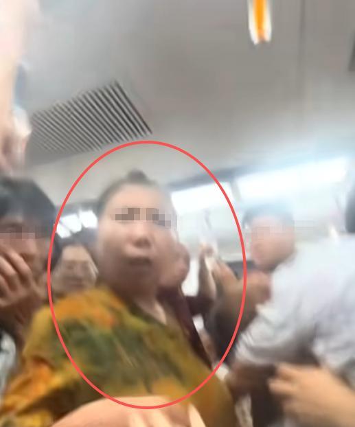 大妈要求让座被拒，出手打伤女乘客，当事人发声，家属拒不道歉  第5张