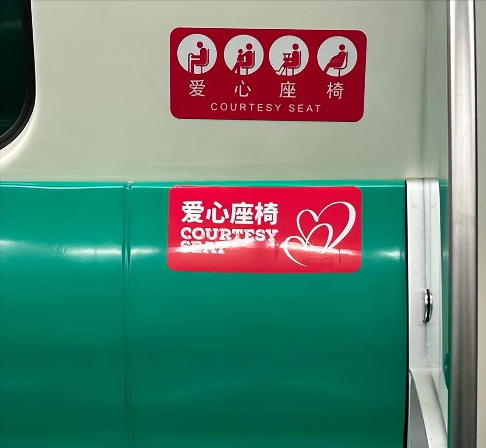 大妈要求让座被拒，出手打伤女乘客，当事人发声，家属拒不道歉  第6张
