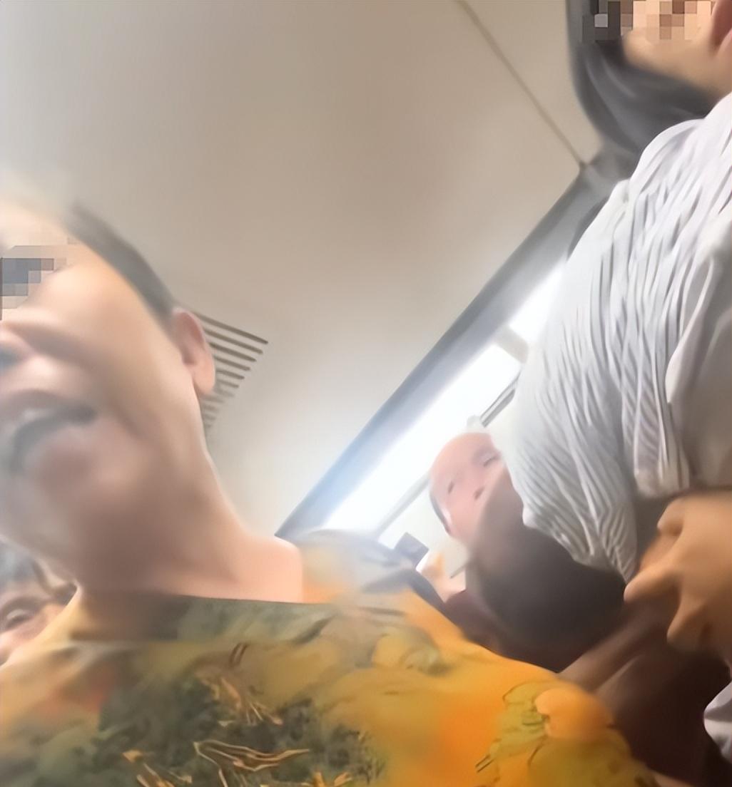 大妈要求让座被拒，出手打伤女乘客，当事人发声，家属拒不道歉  第13张