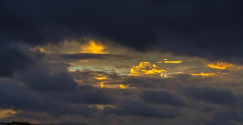 梦见乌云密布预示着什么？解梦专家如何解读？  第3张