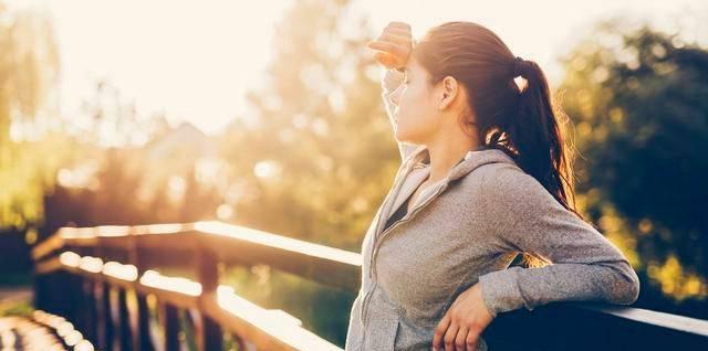 挽回爱情时女人不顾尊严会有什么后果？如何正确处理感情问题？  第1张