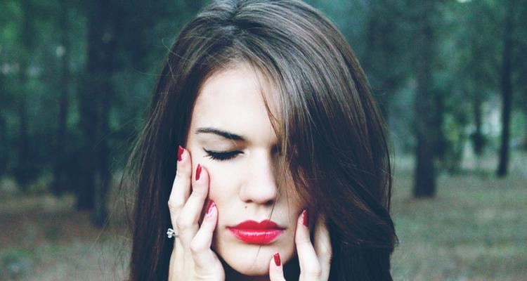 男朋友和别人暧昧了怎么办？还有必要挽回吗？  第1张