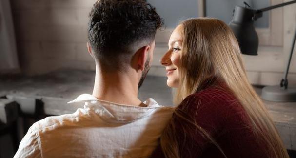 老公出轨了怎么办（从发现到解决）  第1张