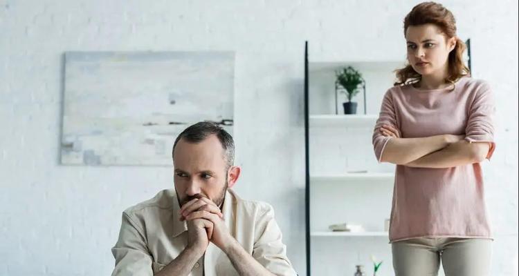 老婆闹离婚一直不理我怎么办？如何挽回决心要离婚的她？  第3张