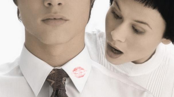 老公出轨怎么办（从理性分析到感性沟通）  第1张