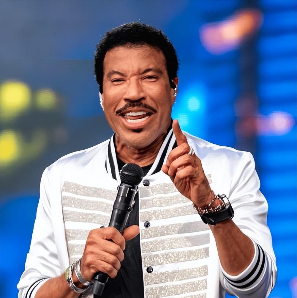 春晚5大看点曝光！蔡明回归，机器人跳舞升级，一位美国巨星加入  第9张