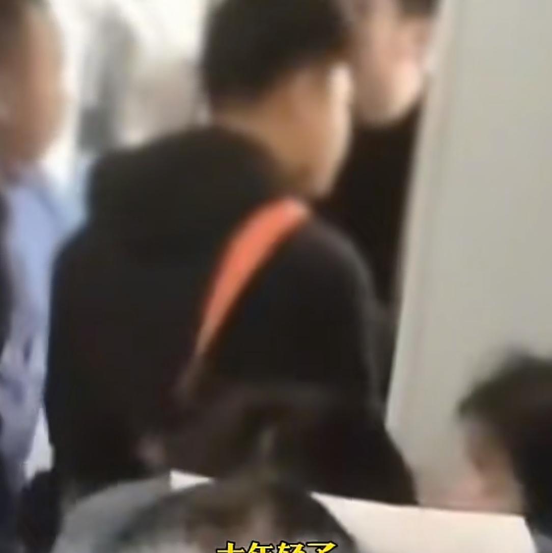 男子高铁上指责1岁幼童哭闹，要求一家人离开座位大喊让乘警介入  第5张