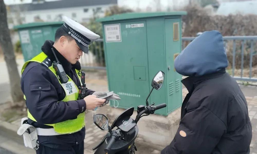 4月1日起，电动车、摩托车、三轮车上路“6禁3扣”，处罚明确了  第4张